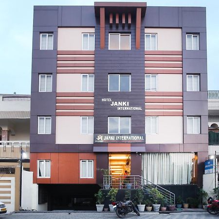 Hotel Janki International Sigra 2 Km From Kashi Vishwanath Temple Váránaszi Kültér fotó