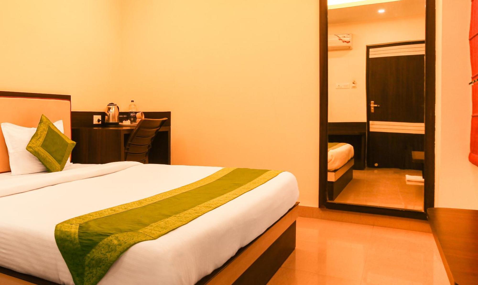 Hotel Janki International Sigra 2 Km From Kashi Vishwanath Temple Váránaszi Kültér fotó