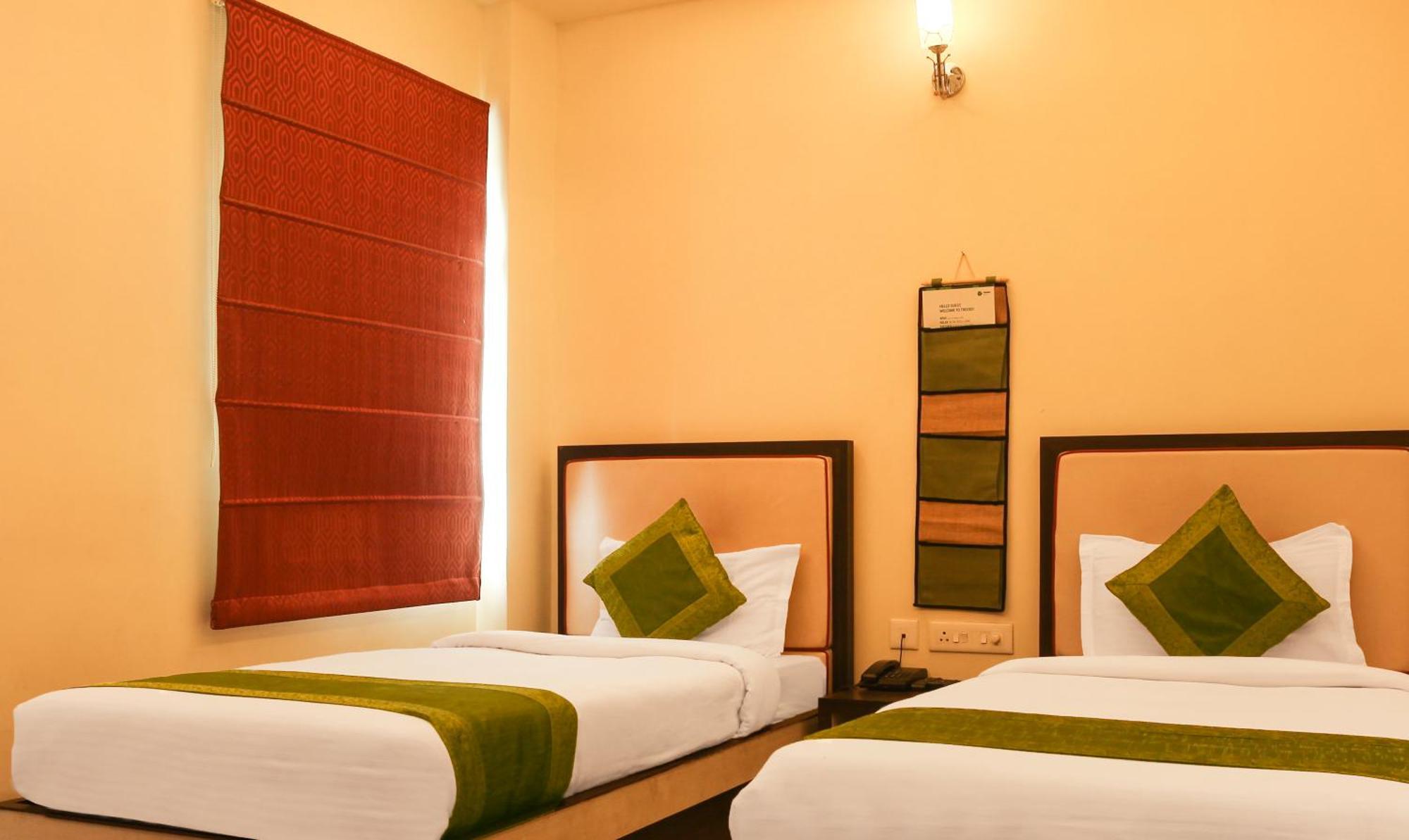 Hotel Janki International Sigra 2 Km From Kashi Vishwanath Temple Váránaszi Kültér fotó