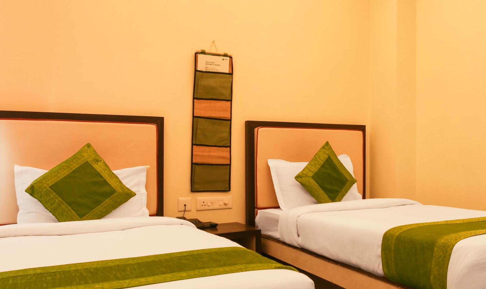 Hotel Janki International Sigra 2 Km From Kashi Vishwanath Temple Váránaszi Kültér fotó