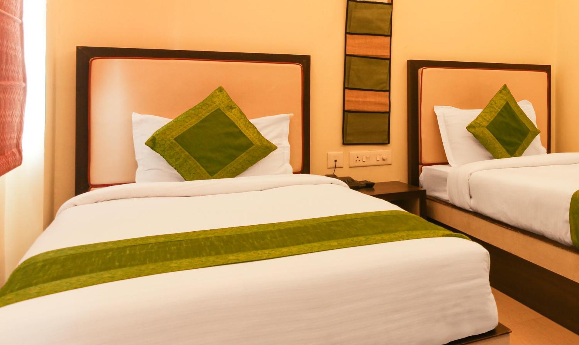 Hotel Janki International Sigra 2 Km From Kashi Vishwanath Temple Váránaszi Kültér fotó