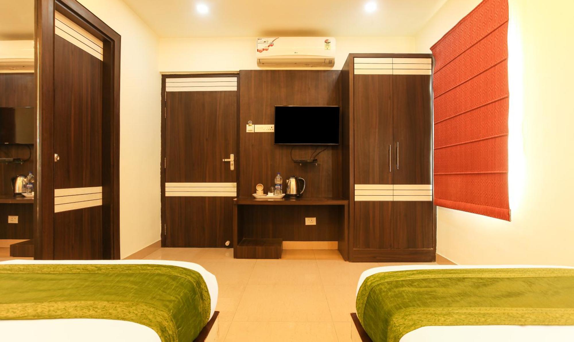 Hotel Janki International Sigra 2 Km From Kashi Vishwanath Temple Váránaszi Kültér fotó