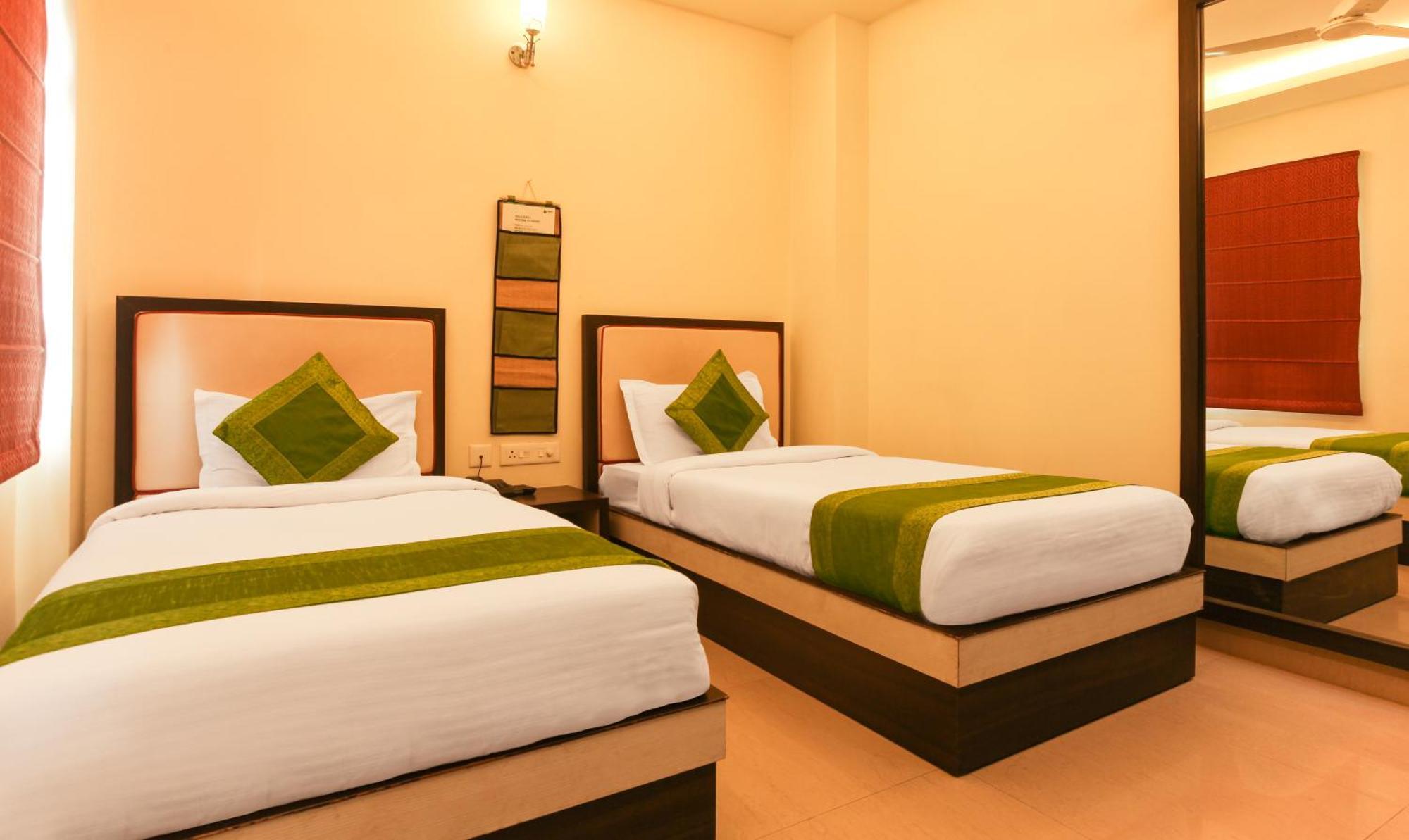 Hotel Janki International Sigra 2 Km From Kashi Vishwanath Temple Váránaszi Kültér fotó
