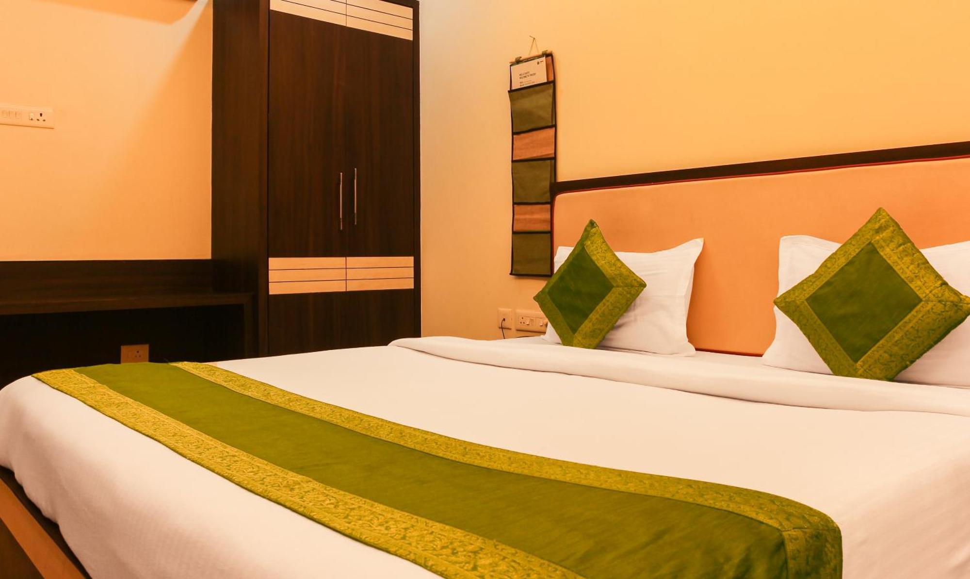 Hotel Janki International Sigra 2 Km From Kashi Vishwanath Temple Váránaszi Kültér fotó