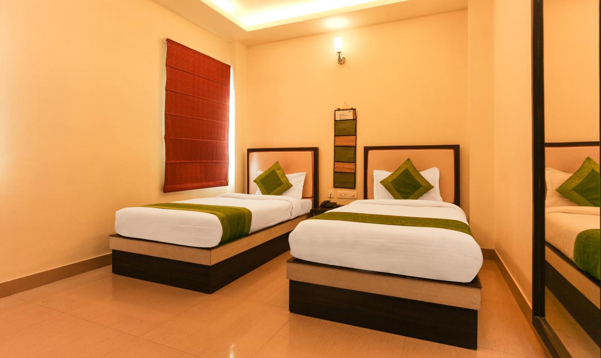 Hotel Janki International Sigra 2 Km From Kashi Vishwanath Temple Váránaszi Kültér fotó