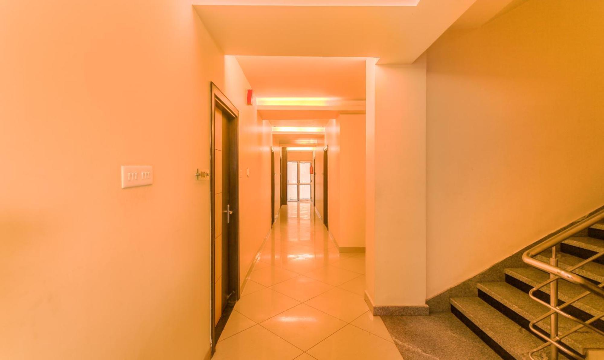 Hotel Janki International Sigra 2 Km From Kashi Vishwanath Temple Váránaszi Kültér fotó