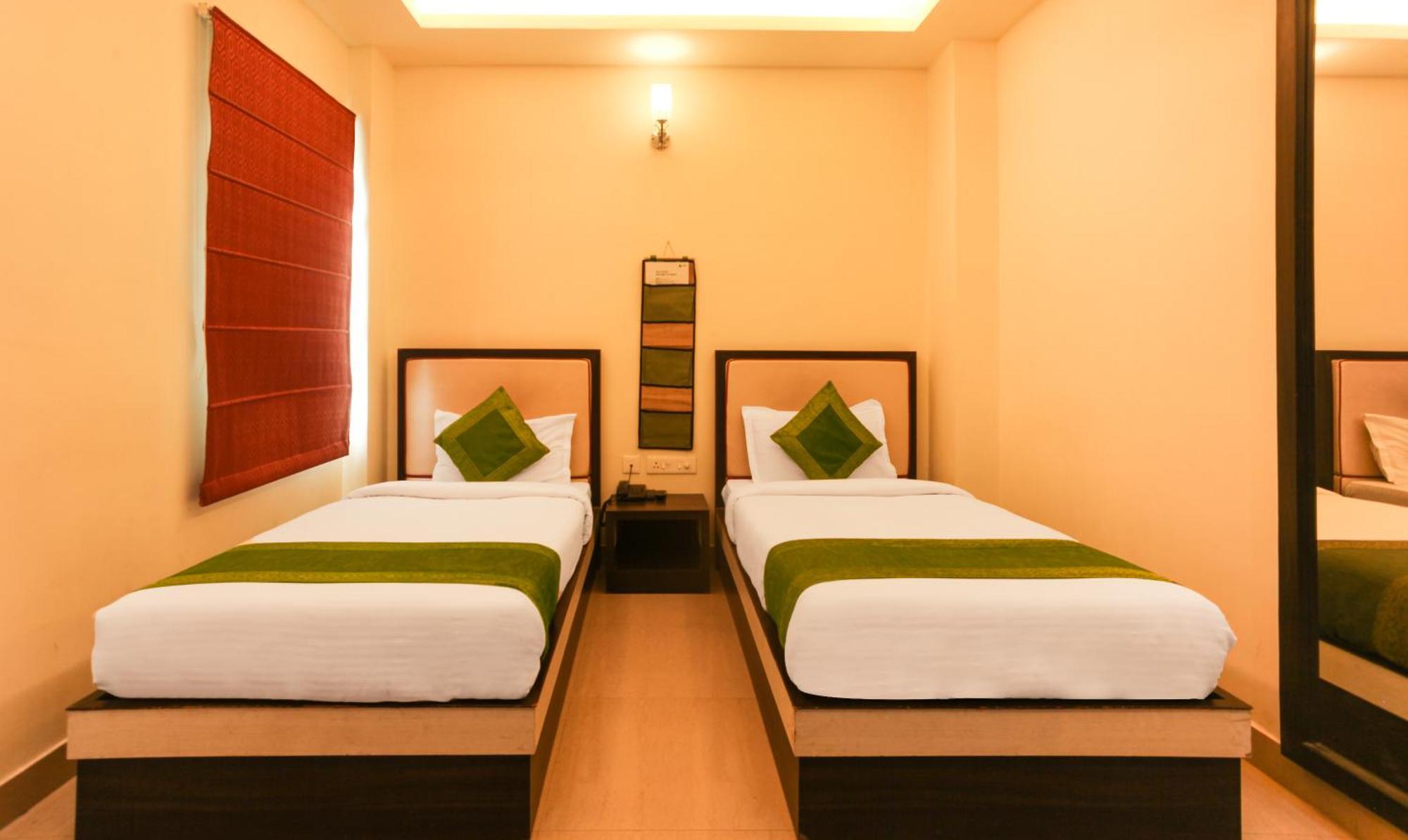 Hotel Janki International Sigra 2 Km From Kashi Vishwanath Temple Váránaszi Kültér fotó