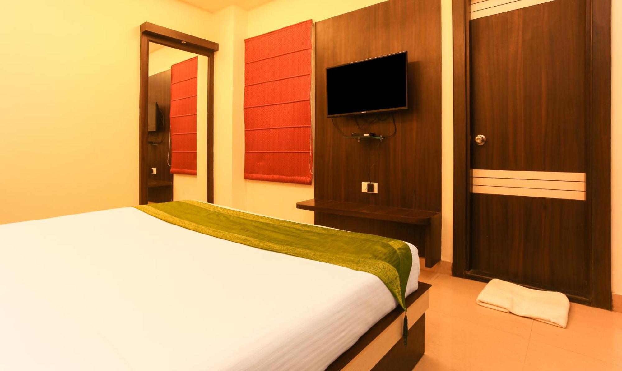 Hotel Janki International Sigra 2 Km From Kashi Vishwanath Temple Váránaszi Kültér fotó