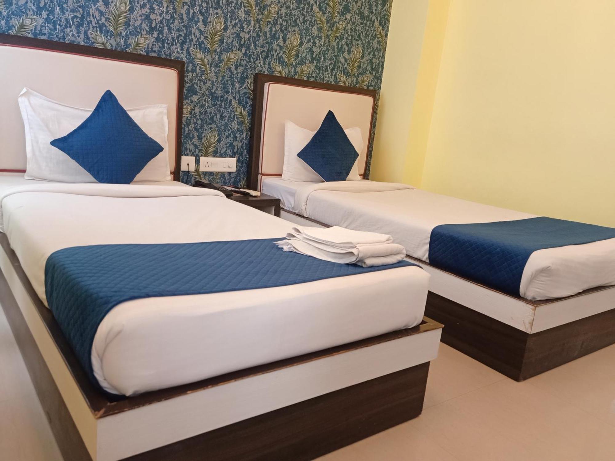 Hotel Janki International Sigra 2 Km From Kashi Vishwanath Temple Váránaszi Kültér fotó