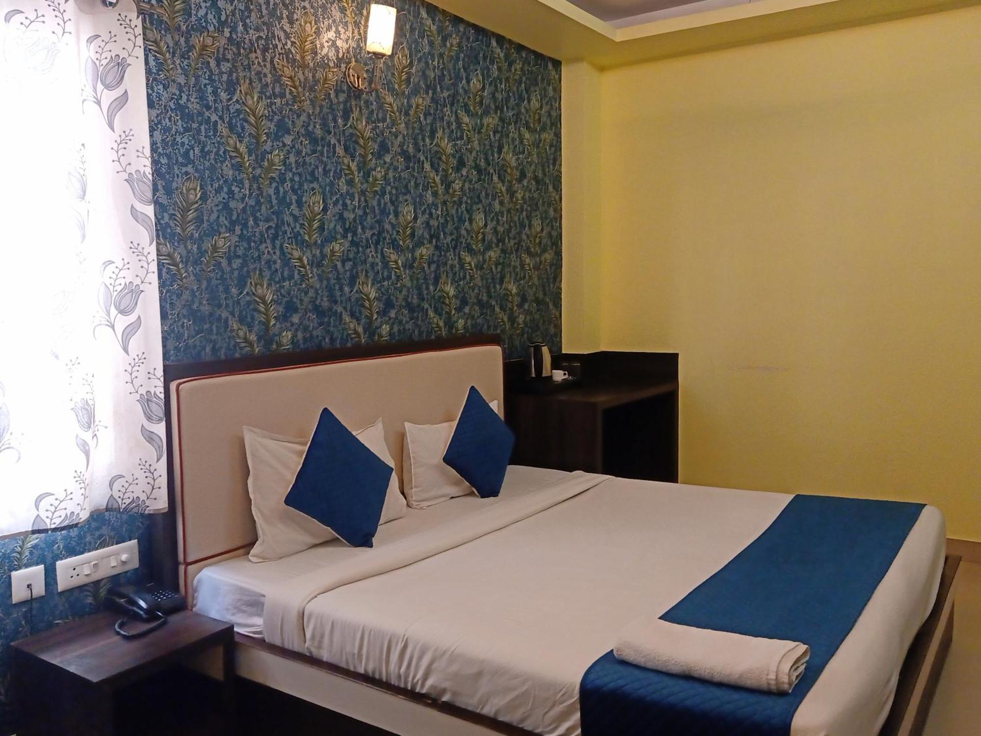 Hotel Janki International Sigra 2 Km From Kashi Vishwanath Temple Váránaszi Kültér fotó