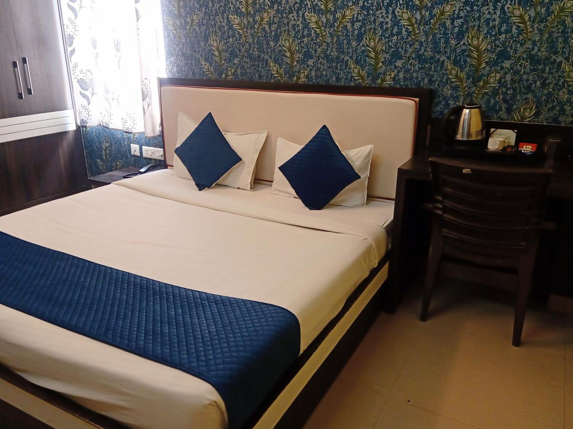 Hotel Janki International Sigra 2 Km From Kashi Vishwanath Temple Váránaszi Kültér fotó