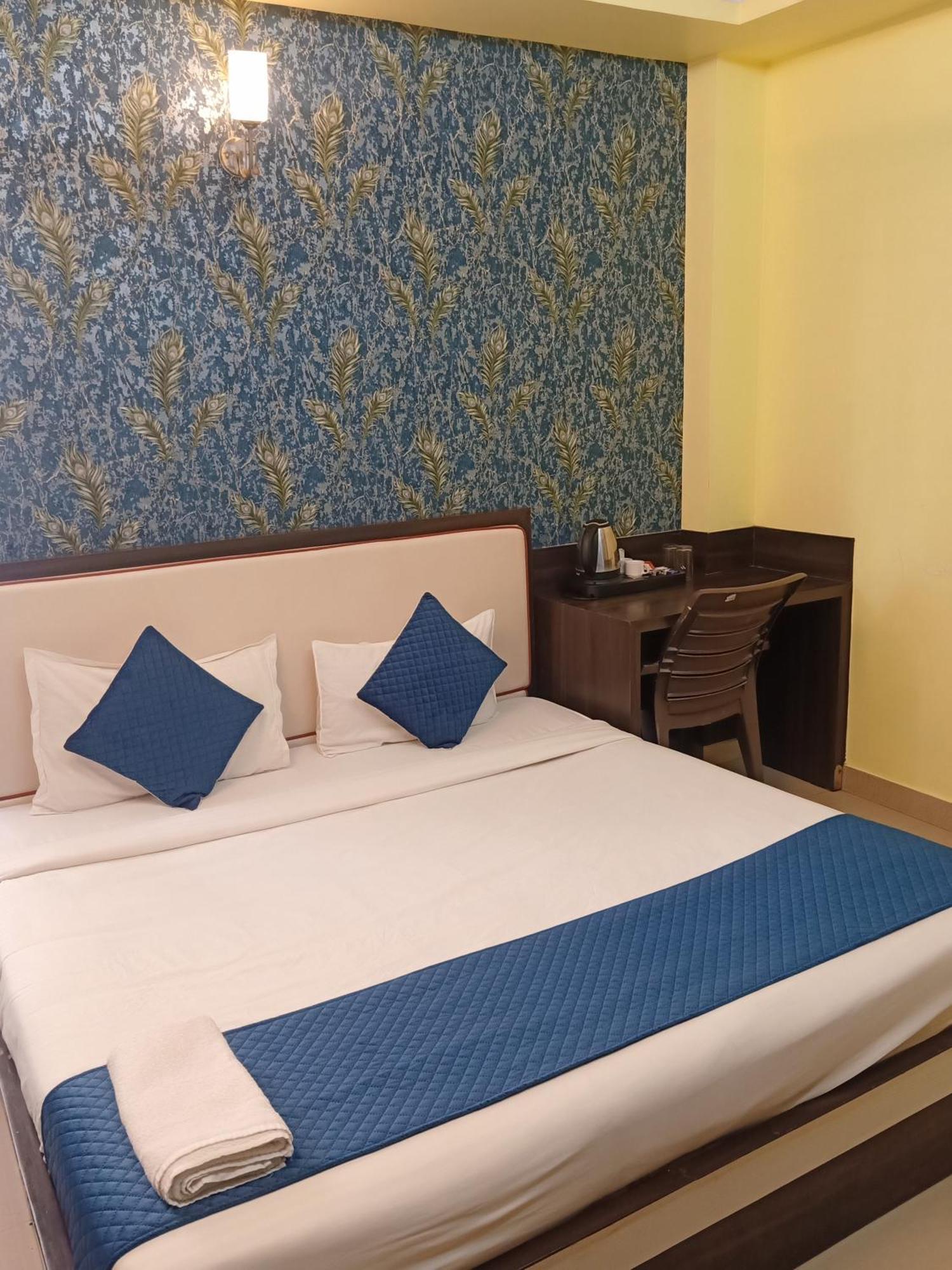 Hotel Janki International Sigra 2 Km From Kashi Vishwanath Temple Váránaszi Kültér fotó