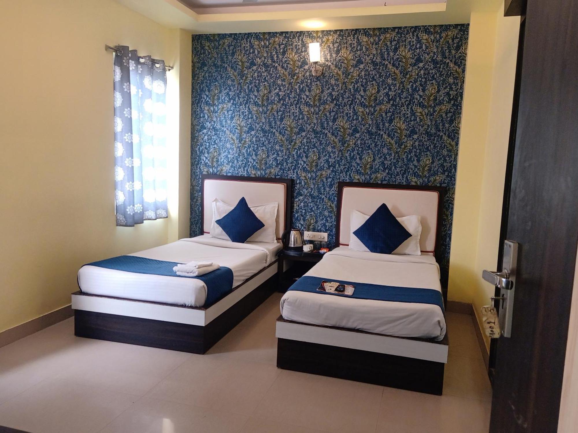 Hotel Janki International Sigra 2 Km From Kashi Vishwanath Temple Váránaszi Kültér fotó